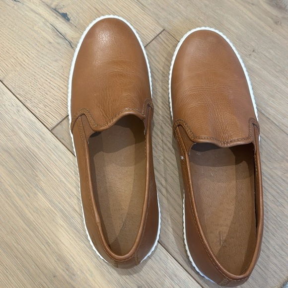 Frye women’s slip on leather loafers - Picture 4 of 4